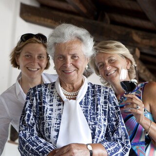Maria Grazia Marchetti Lungarotti with daughters (left to right) Chiara Lungarotti and Teresa Severini