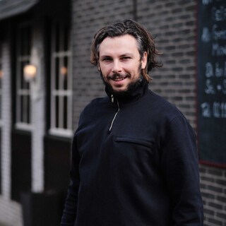 Georgios Blatsas in front of the Ludenberger restaurant