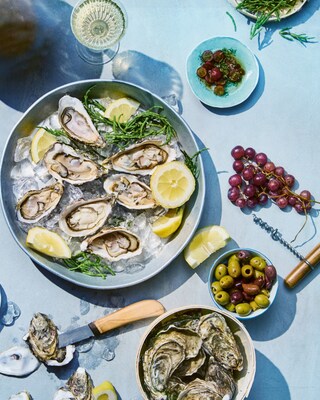 Oyter served on a table