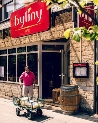 Con il carretto davanti alla Byliny