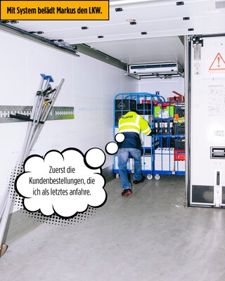 Markus systematycznie ładuje ciężarówkę.
