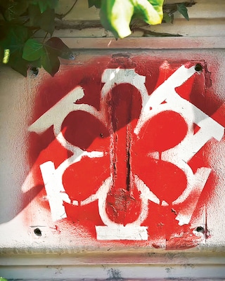 Sprayed Michelin star on a wall