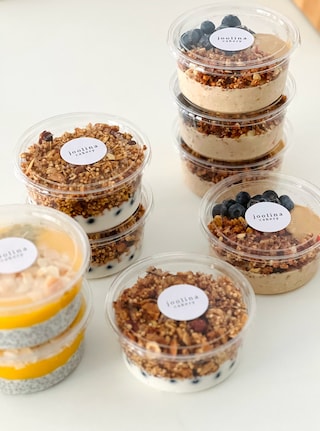 Joghurt mit Granola verpackt
