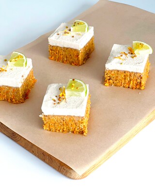 Roh-vegane Kuchenstücke
