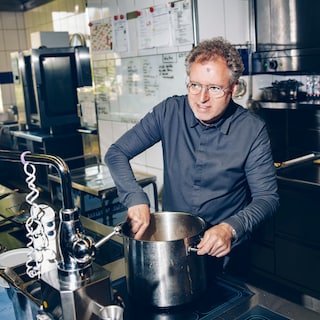 Sven Elverfeld cooking