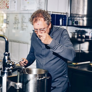 Sven Elverfeld testing his food