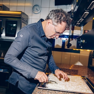 Sven Elverfeld preparing food