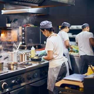 How METRO supports the HoReCa Industry. A glimpse into a restaurant kitchen