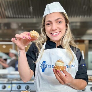  Maria Quirino de Almeida never stops learning and is constantly attending courses to ensure that her sweet creations look as good as they taste. Most recently, she attended the renowned cookery school "Le Cordon Bleu" in Paris.