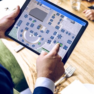 Il tablet mostra la disposizione dei tavoli del ristorante