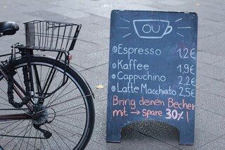 Les gobelets en papier sont absolument interdits chez Original Unverpackt. Une remise de 30 pour cent encourage un nombre croissant de clients à apporter leurs propres gobelets. 