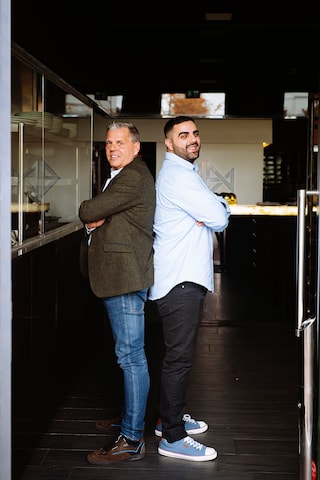 Schmidt e Al-Jaeibaje