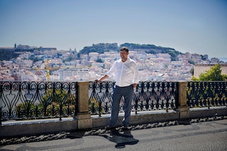 Hilário Castro, as chairman of the local traders' association, always has an ear for his colleagues, as a restaurant and wine bar owner for his guests. 