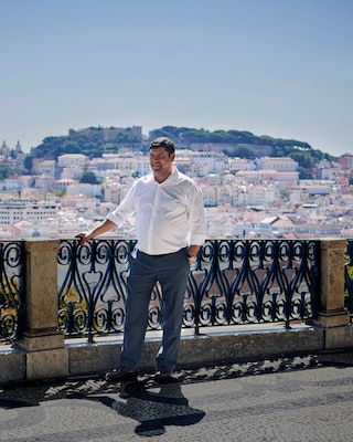 Gastronom Hilário Castro in den Straßen von Lissabon