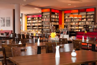 Analogue bookstore combined with digital gastro concept