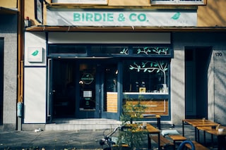 Il caffè dall'esterno