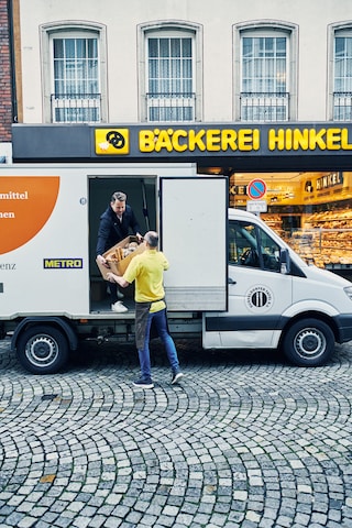 Tafelwagen an der Bäckerei