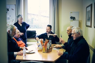 Tafel-gemeinsames-Essen